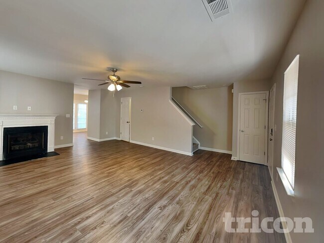Foto del edificio - 5717 Henderson Oaks Dr