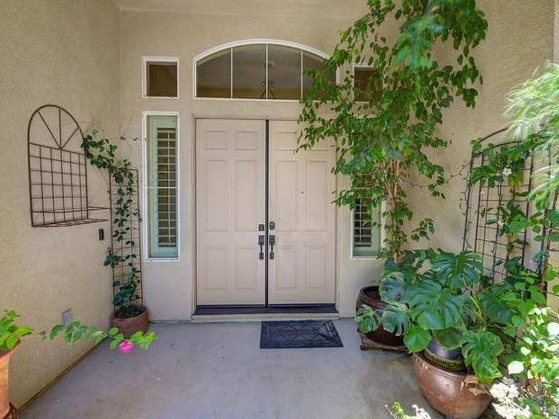 Primary Photo - 5 Bedroom Single Family Home in Sacramento