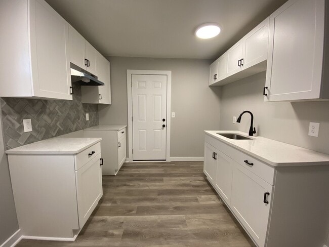 Building Photo - ON SPECIAL! 1/2 OFF APPLICATION FEE! Charm...