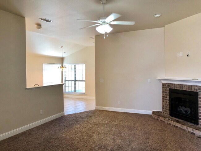Building Photo - Beautiful Home - Southwest Lubbock