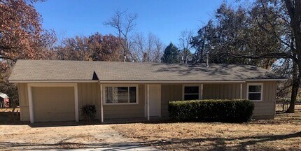 Building Photo - 8717 S Vandalia Ave