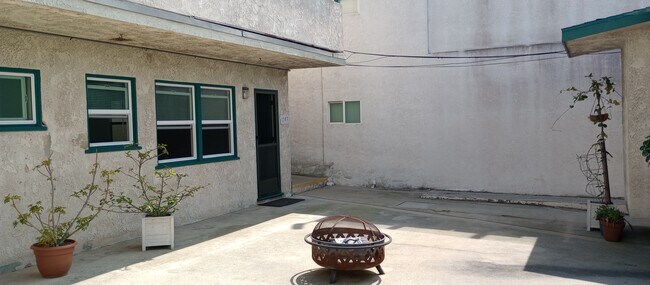 Foto del edificio - 1103 Monterey Blvd