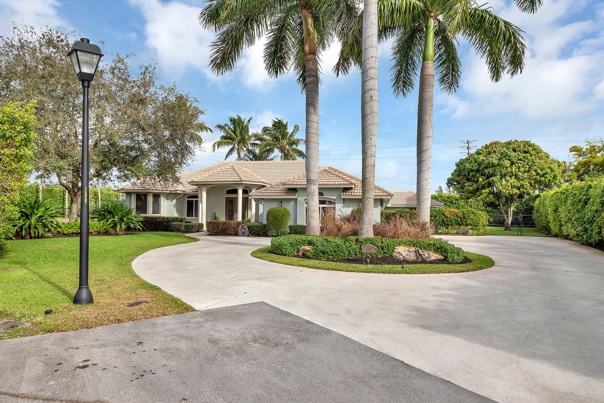 117 Westwood Ct, Lake Worth, FL 33462 House for Rent in Lake Worth