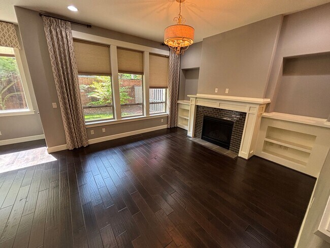 Building Photo - Beautiful Home in the Copper Creek Subdivi...