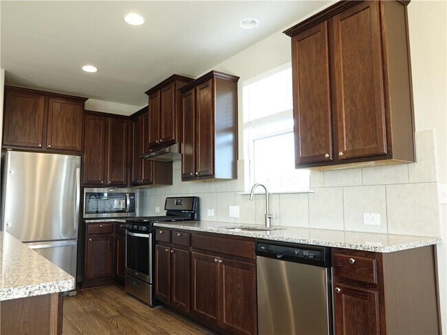 Foto del edificio - 10205 Forest Grove Dr