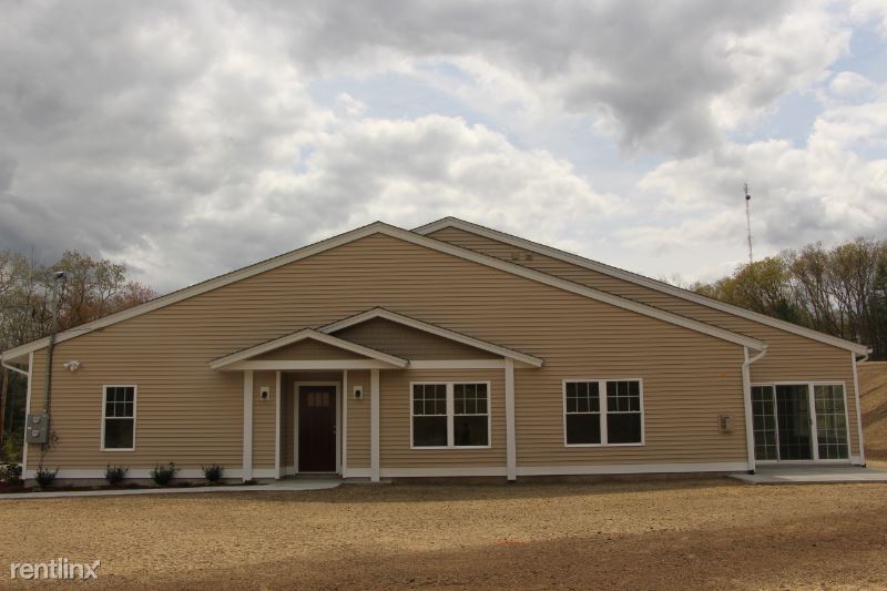 14 Blaker St, Auburn, MA 01501 Condo for Rent in Auburn, MA