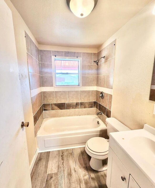 Building Photo - Charming 2-Bedroom Home Just South of Belm...