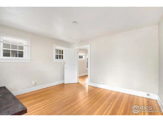 Building Photo - 724 Smith St