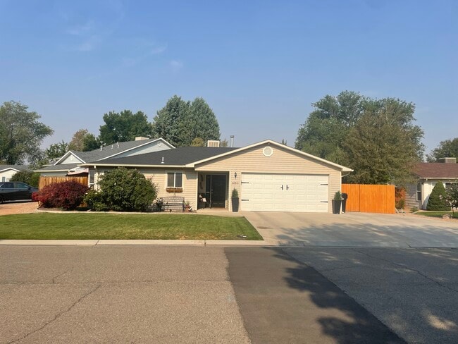 Building Photo - 273 1/2 W Hanover Cir