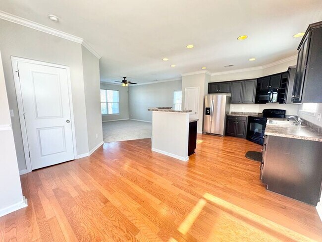 Foto del edificio - $500 off first month rent with acceptable credit and application!! Beautiful 3 bed 2.5 bath/ Scre...