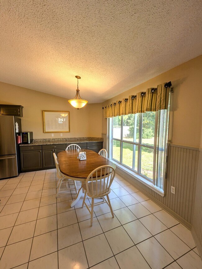 Foto del edificio - 7570 Pepperwood St