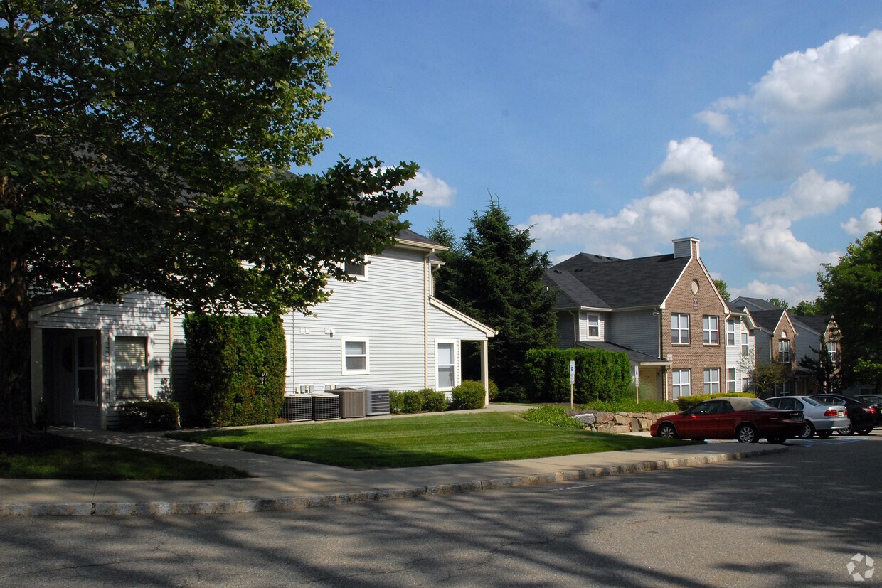 Building Photo - Johannes Parlaman House Apartments