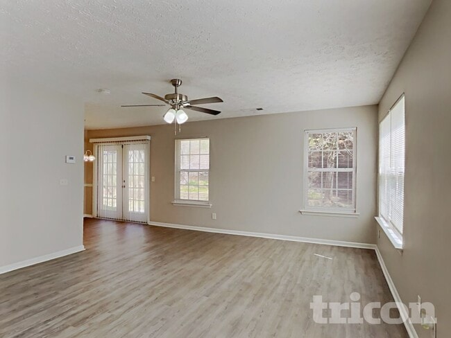 Building Photo - 220 Osmanthus Way