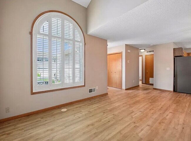 Foto del edificio - 1003 Heather Ln