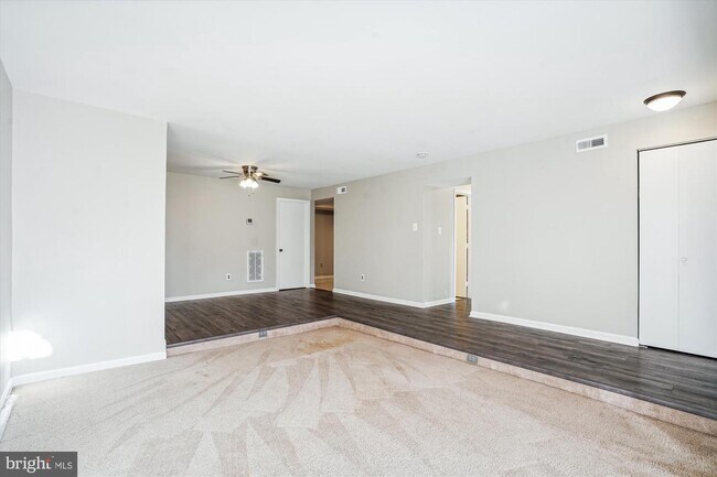 Building Photo - 6473 Fenestra Ct