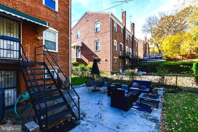 Building Photo - 416 Peabody St NE