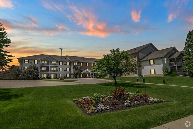 Building Photo - Rosewood Villas - Senior