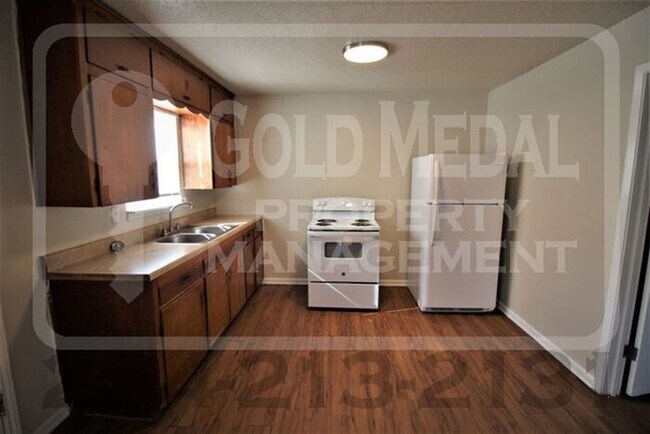 Foto del edificio - Now Leasing – 930 JR Ct.