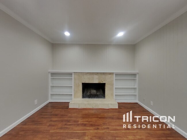 Foto del edificio - 4332 Delta Fair Blvd