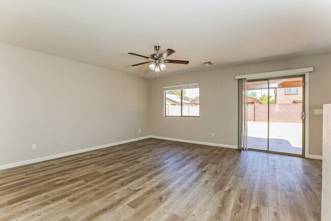 Foto del edificio - 8465 W Riley Rd