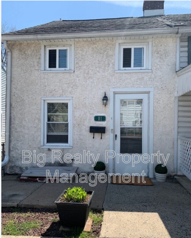 Primary Photo - 11 Walnut St