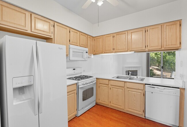 Foto del edificio - 519 Woodcrest Dr