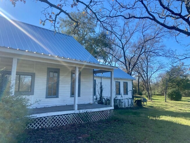 Foto del edificio - Beautiful 3/2 Farmhouse on Acreage