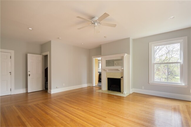 Building Photo - 2 Granger Pl