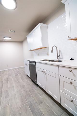 Building Photo - 409 S Las Vegas Trail