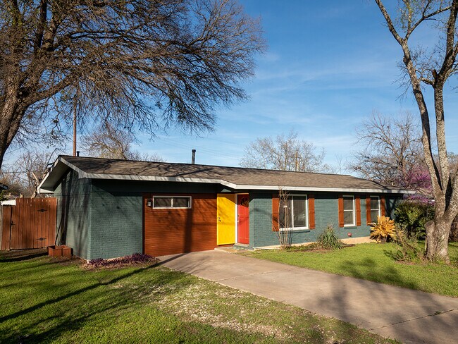 Building Photo - 2400 Devonshire Dr