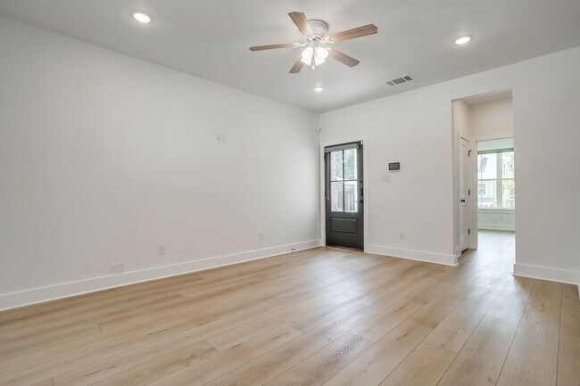 Foto del edificio - 2811 Forest Park Blvd