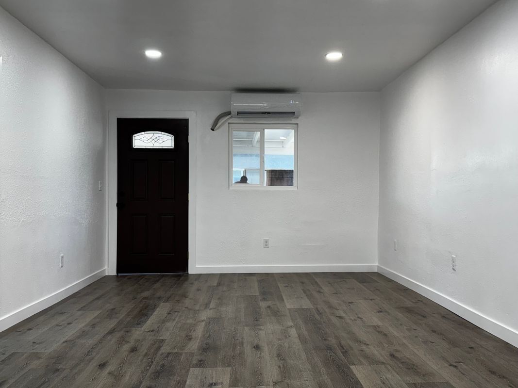 Foto principal - 4563 Bridgeview Ave