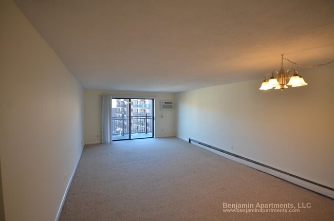 Building Photo - 262 Main St