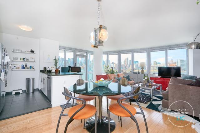 Foto del edificio - 2 bedroom in LONG ISLAND CITY NY 11109