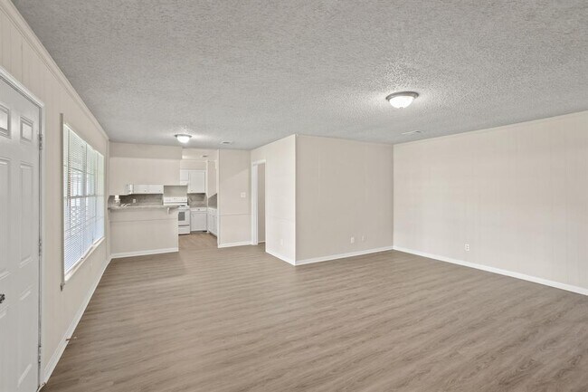 Building Photo - 305 Lotus St