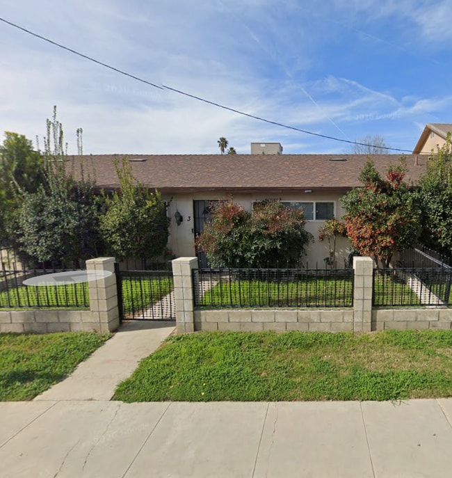 Building Photo - 2415 Hughes Ln