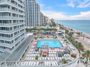 Building Photo - 3101 Bayshore Dr