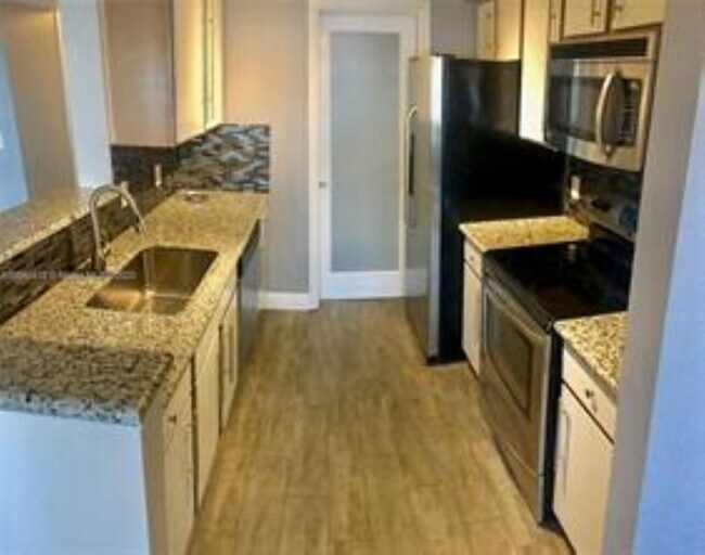 Foto del edificio - 2445 NW 33rd St