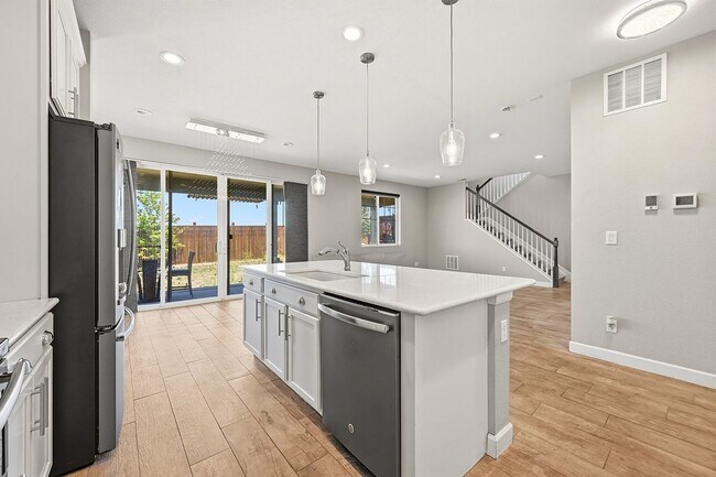 Building Photo - 4988 S Wenatchee Cir