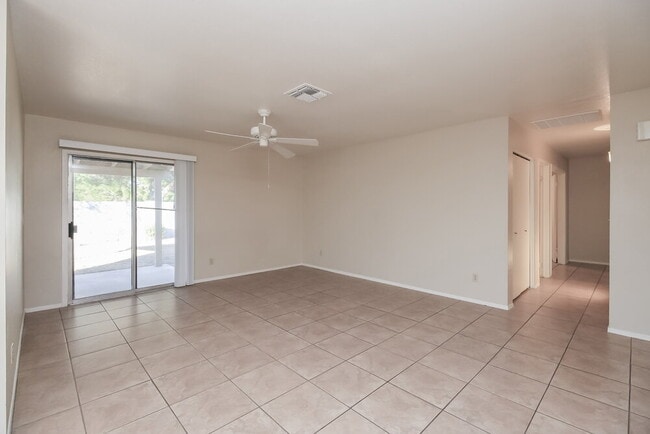 Foto del edificio - 4614 W Orchid Ln