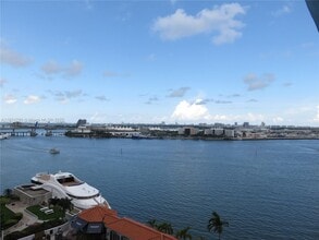 Building Photo - 335 S Biscayne Blvd