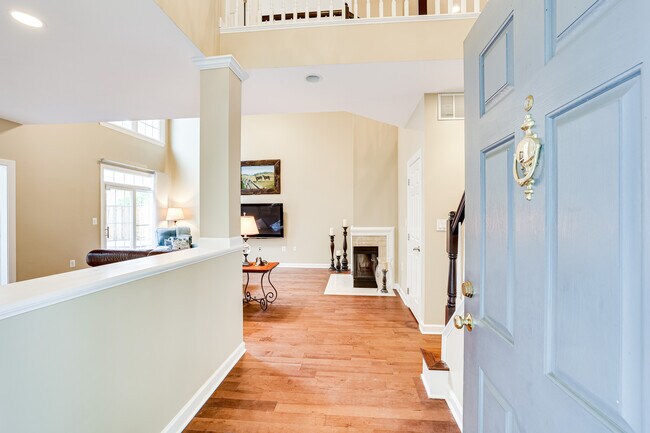 Two story ceilings - 1369 Park Garden Ln