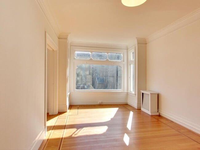 Building Photo - 1111 Jones St