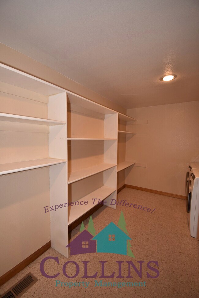 Foto del edificio - 18389 Jayhawk Dr