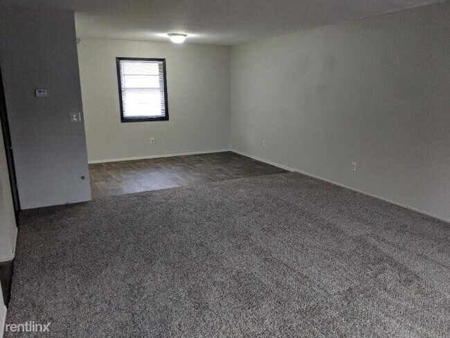 Building Photo - 2 br, 1.5 bath Townhome - 3103 W Edna St
