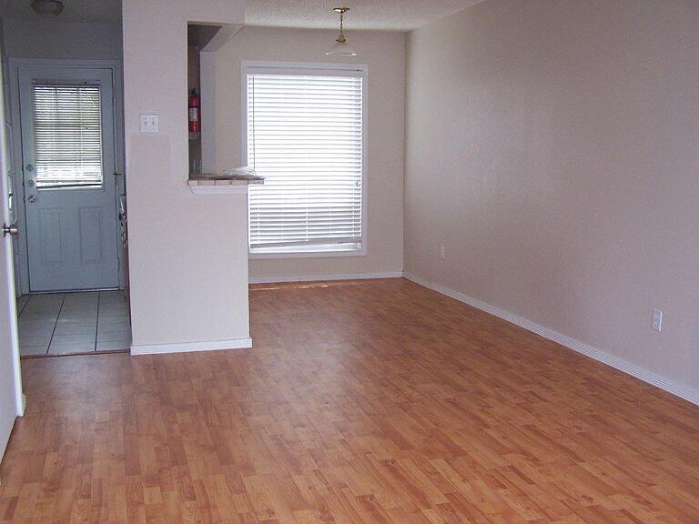 Building Photo - 1221 Abrams Road, Unit 104