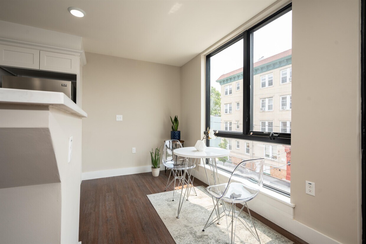 242 Beacon Ave Unit 302, Jersey City, NJ 07306 Room for Rent in