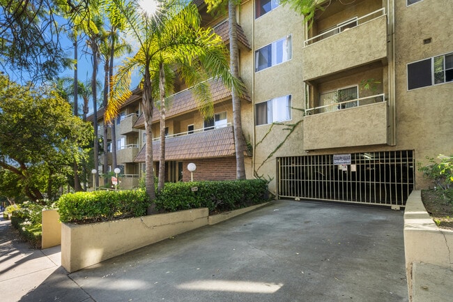 Building Photo - 1011 N Palm Ave