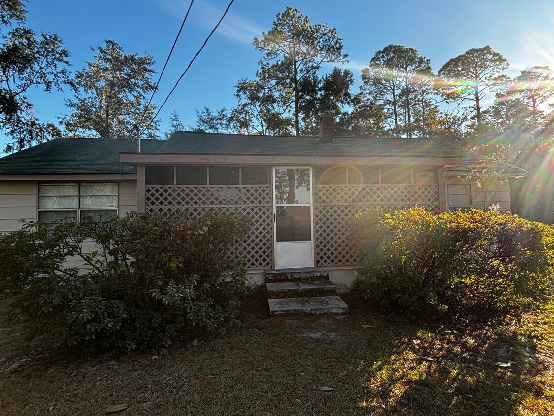 Foto principal - 500 Azalea St