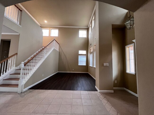 Building Photo - Sundance Lake Home Ready 4 LEASE